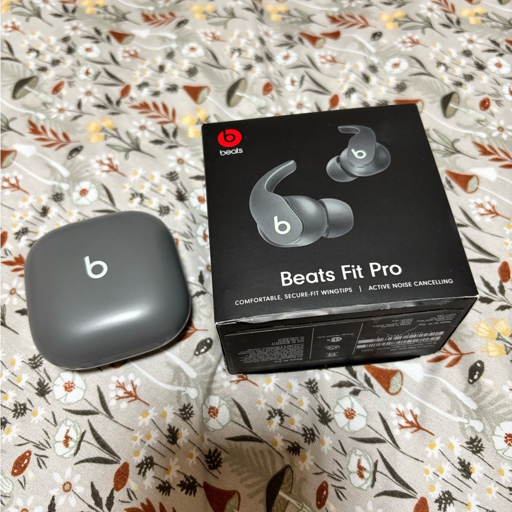 Beats Gray Wireless Earbuds - Picture 2 of 2